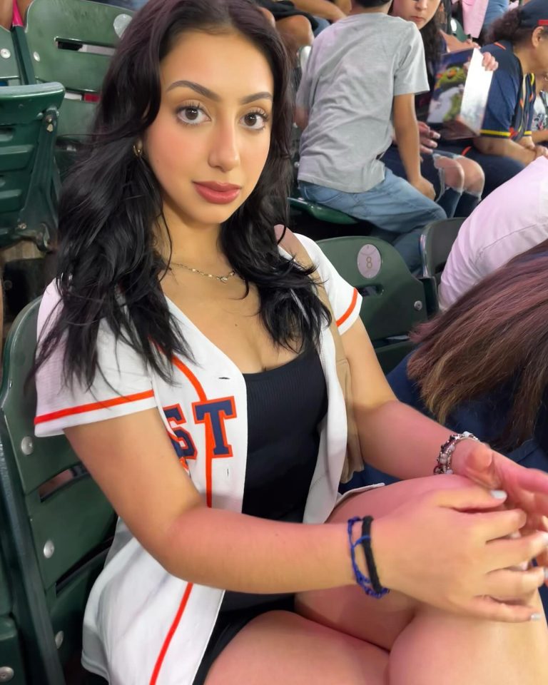 Fresh Glam: A Soft Makeup Look for Everyday Wear